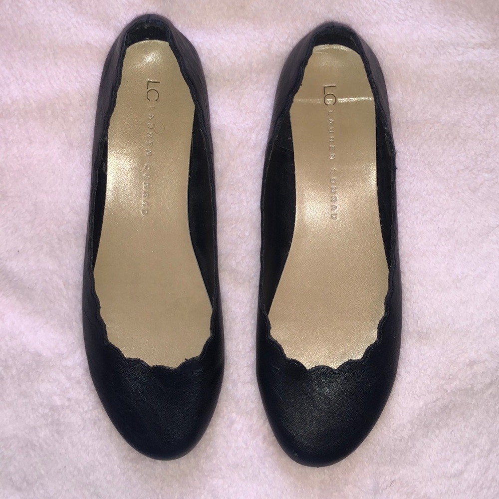 Lauren Conrad black scalloped flats.
